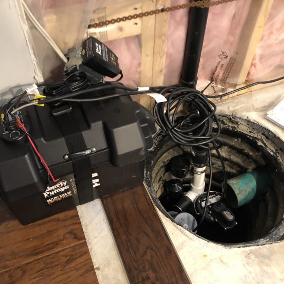 Sump pump with battery backup system